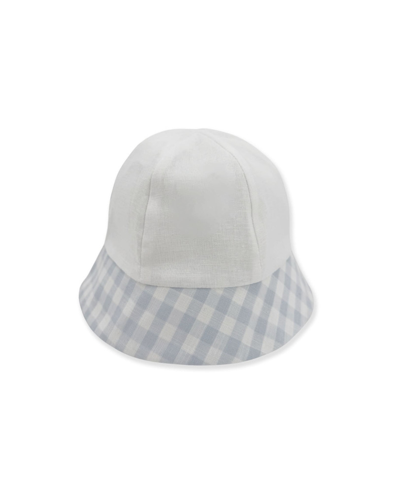Cappellino bebe' in puro cotone bianco con tesa in lino vichy azzurro  Composizione: 100% cotone  Cura del capo: lavaggio delica